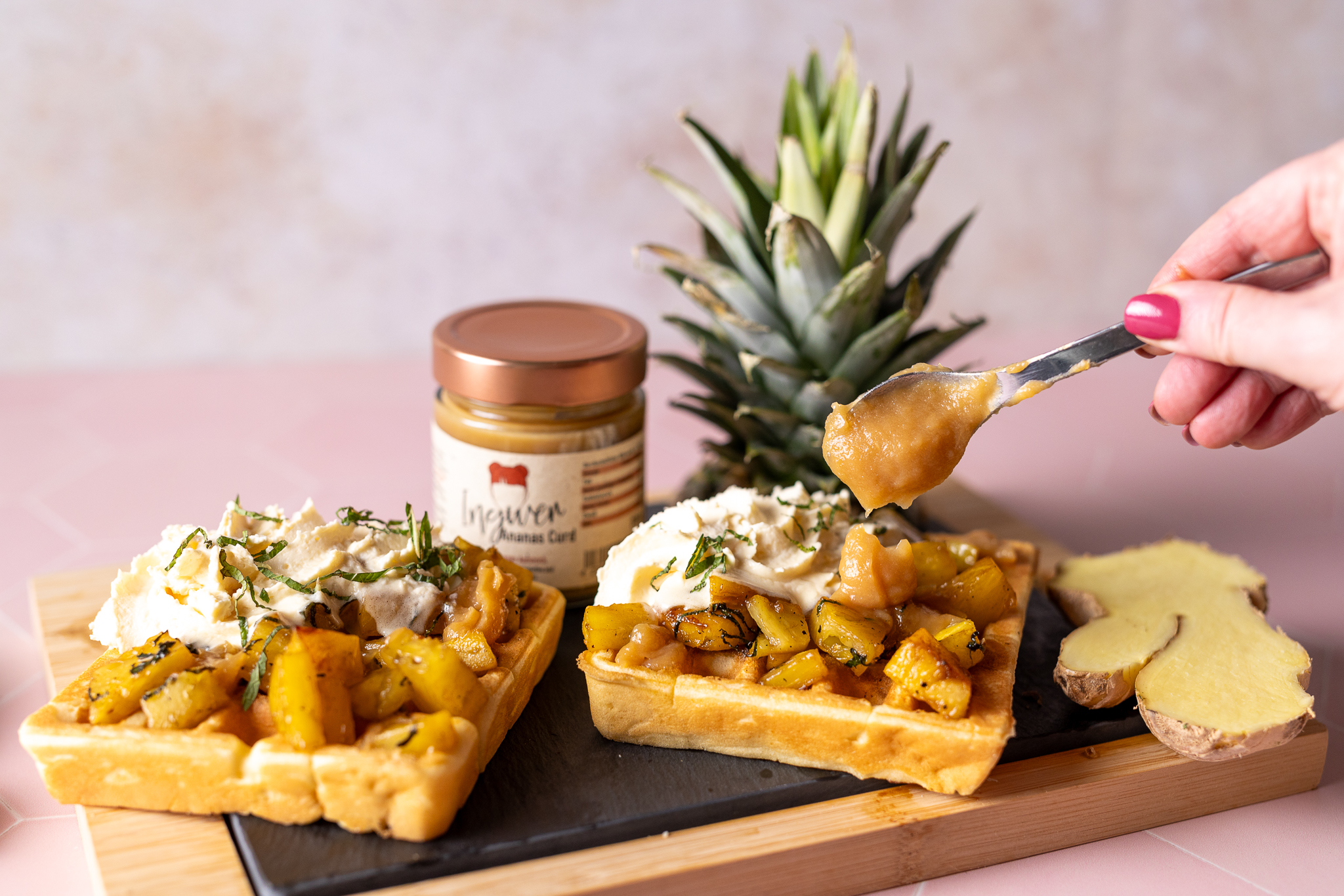 Waffeln mit Ingwer-Ananas Curd