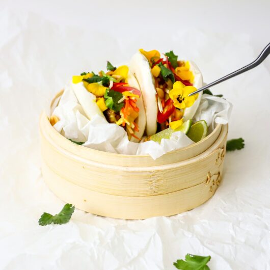 Bao Buns mit Tofu und Mango