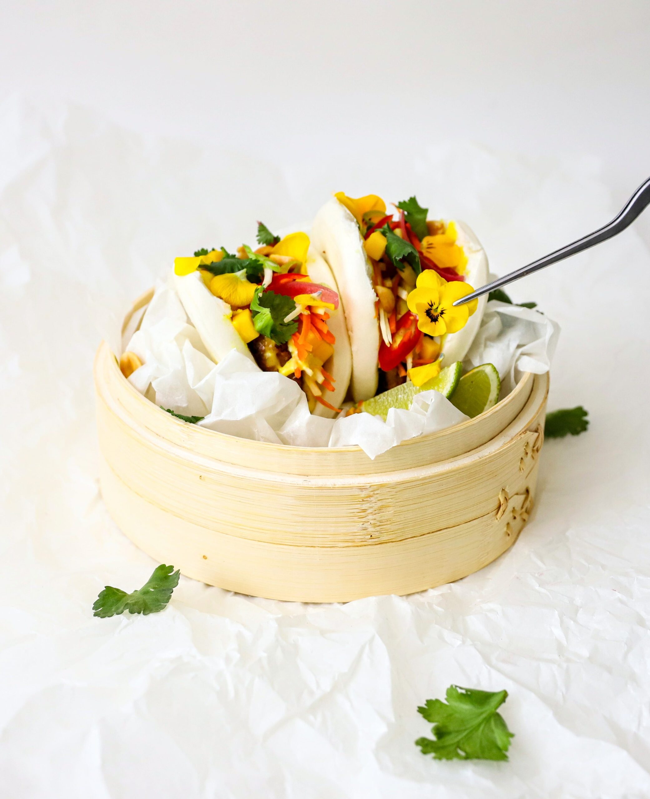 Bao Buns mit Tofu und Mango